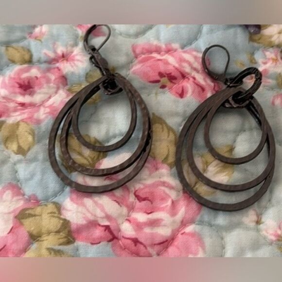 Stylish Artsy Black Teardrop Earrings - Picture 3 of 3